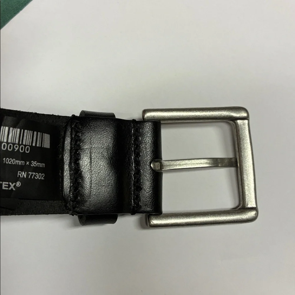 NWOT. Zara Man Black Leather Belt with Metal Buckle and Loop. Size 36.